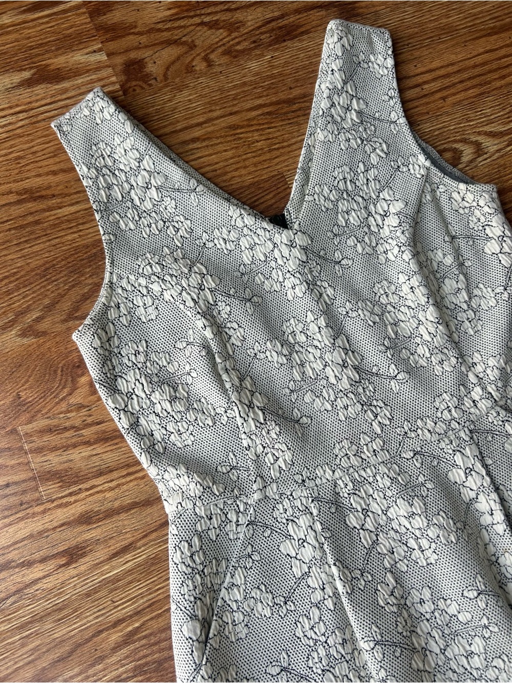 Tabitha w/ Anthropologie Sleeveless Floral  V-neck Jaquard Black White Dress 6